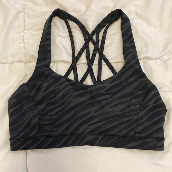 Lululemon Free To Be Serene Bra Light Support, C/D Cup Size 4 - Picture 4 of 9